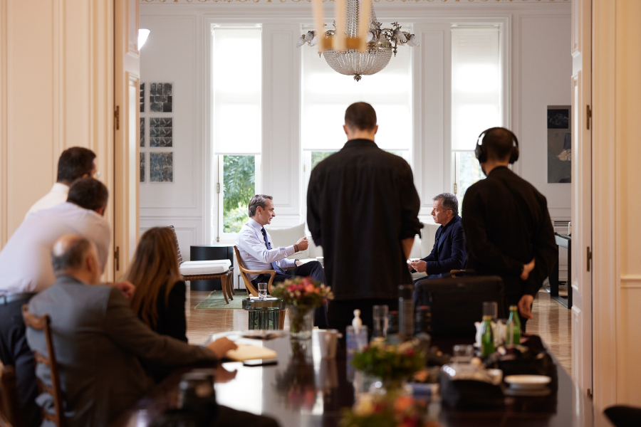 «Τρεντάρει σαν τρελή» στο Twitter η συνέντευξη Μητσοτάκη: Οργή και ειρωνείες στα social media