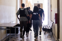 Δολοφονία στη Σύρο: Σε κατ'οίκον περιορισμό ο 41χρονος, ελεύθερη υπό όρους η 30χρονη