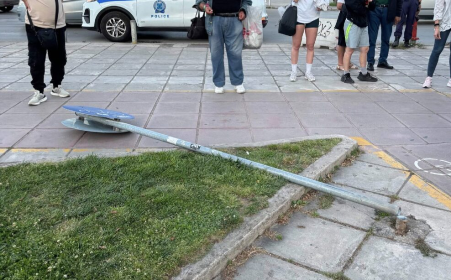 Θεσσαλονίκη: Νομικές διαδικασίες από τον δήμο για την πινακίδα που έπεσε και τραυμάτισε γυναίκα