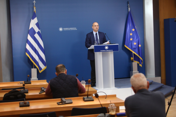 Γιάννης Οικονόμου για Τέμπη: «Αναλαμβάνουμε την ευθύνη που μας αναλογεί - Ταυτοποιήθηκαν 9 σοροί»