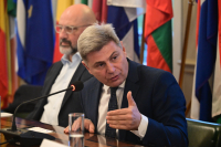 Αναβαθμισμένος ρόλος για Φαραντούρη μετά την ένταξή του στους Ευρωσοσιαλιστές