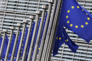 FT: Έφοδος της βελγικής αστυνομίας στην Κομισιόν για πιθανές παρατυπίες στην πώληση ακινήτων