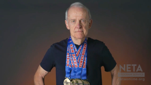 «Ποτέ δεν είναι αργά»: Γνωρίστε τον 85χρονο που κατάφερε να γίνει «γυμναστηριακός» μετά τα 70