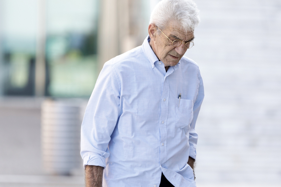 Ο αντισυμβατικός και χαρισματικός Γιάννης Μπουτάρης - Έφυγε με την οικογένεια δίπλα του