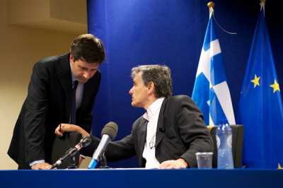 «Μένουμε Βρυξέλλες μέχρι να κλείσουν τα μεγάλα θέματα»