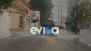 Ποτάμια οι δρόμοι στην Εύβοια (βίντεο)