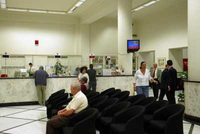 Εθελούσια έξοδο και sabbatical για 5.500 τραπεζοϋπαλλήλους - Κλείνουν 170 υποκαταστήματα