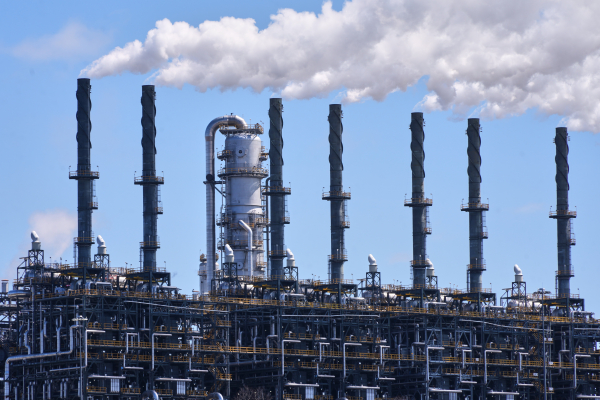 Η επιστροφή στην κανονικότητα θα αργήσει: «Το πετρέλαιο κοντά στα 80 δολάρια το βαρέλι έως το τέλος του 2026»