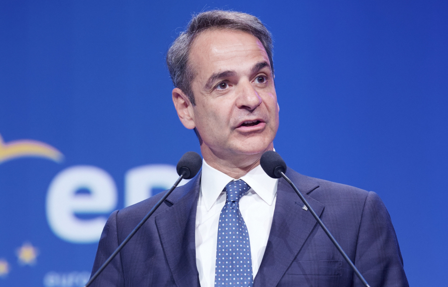 Politico: «Σκάνδαλο χρηματοδότησης συγκλονίζει το κυβερνών κόμμα στην Ελλάδα»