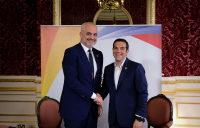 Η απάντηση Τσίπρα σε Ράμα με... ευχές και καρφιά