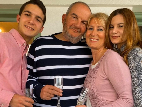 Κώστας Καραμανλής - Νατάσα Παζαΐτη: Το συγκινητικό βίντεο για τα παιδιά τους που έγιναν 18