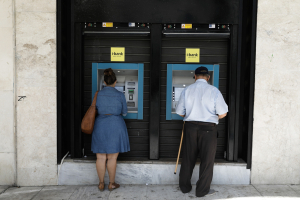 Ακατάσχετο στα 1.600 ευρώ: Ποιοι προστατεύονται, ποιοι μένουν εκτός και τι αλλάζει για χιλιάδες οφειλέτες
