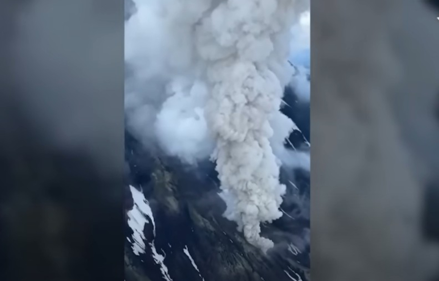 Νέος συναγερμός για τσουνάμι: Εξερράγη ηφαίστειο στη Ρωσία για πρώτη φορά μετά από 600 χρόνια