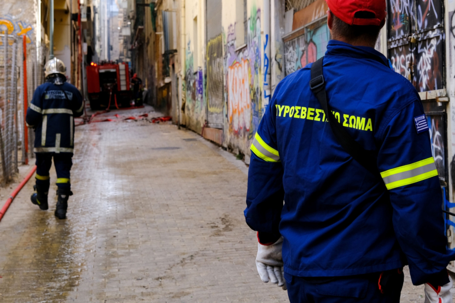 Φωτιά σε συνεργείο αυτοκινήτων στον Νέο Κόσμο