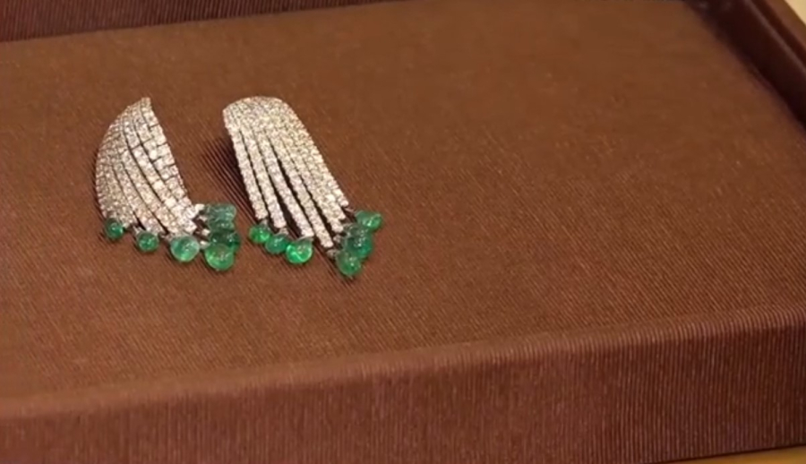 Δημοπρατούνται κοσμήματα της Ζωής Λάσκαρη - Τι απαντά ο Αλέξανδρος Λυκουρέζος