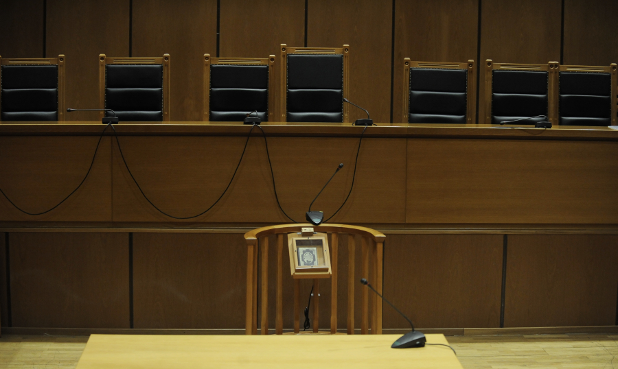 Σε δίκη πρώην προϊσταμένη της Εισαγγελίας Κέρκυρας, η οποία εξαφάνισε πάνω από 1.000 δικογραφίες