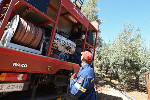 Φωτιά τώρα σε Αρκαδία - Καλύτερη η εικόνα στη βόρεια Εύβοια