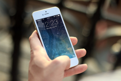 Δήλωση «βόμβα» Γάλλου υπουργού για δημοφιλές iPhone: «Ζητήσαμε από την Apple να σταματήσει να το πουλάει»