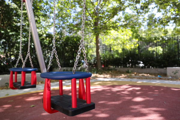 Δήμος Αθηναίων: Βάζει προσωρινό λουκέτο σε 12 παιδικές χαρές για την ασφάλεια των παιδιών