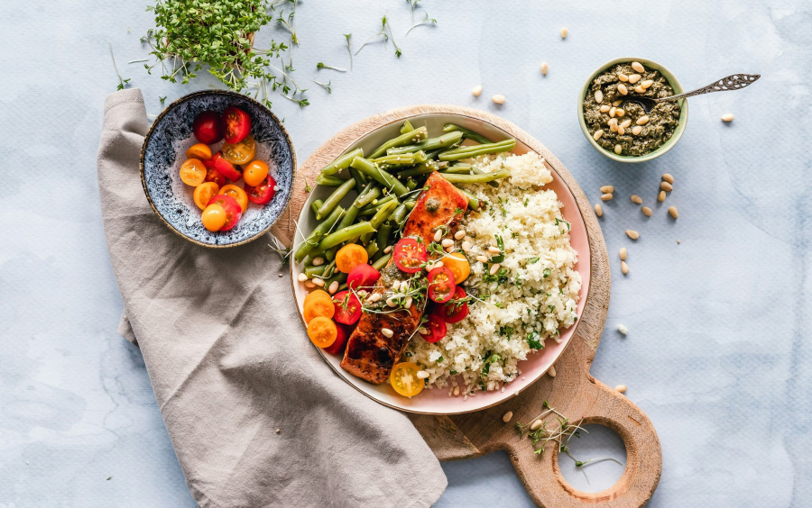 Οι 4 απλοί κανόνες διατροφής που χρειάζεστε για να είστε σε φόρμα και να έχετε μακροζωία