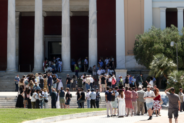 Μαχαίρωσαν υπάλληλο του δήμου Αθηναίων έξω από το Αρχαιολογικό Μουσείο