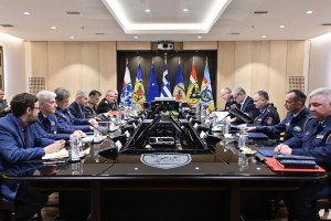 Αντιπυρική περίοδος: Σύσκεψη των υπ. Κλιματικής Κρίσης και Άμυνας, στο επίκεντρο τα εναέρια μέσα