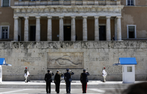 Άγνωστος Στρατιώτης: Η τριπλή μεθόδευση και οι... διευκρινίσεις σε χρόνο ρεκόρ