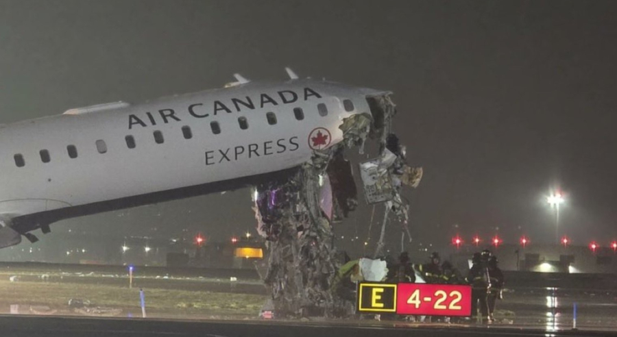 Νέα Υόρκη: Κλειστό το αεροδρόμιο La Guardia μετά τη σύγκρουση αεροσκάφους με όχημα - «Υπήρξαν τραυματισμοί» (Βίντεο)