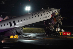 Νέα Υόρκη: Κλειστό το αεροδρόμιο La Guardia μετά τη σύγκρουση αεροσκάφους με όχημα - «Υπήρξαν τραυματισμοί» (Βίντεο)
