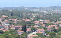 Το παραθαλάσσιο χωριό που προσφέρεται για φθινοπωρινές εκδρομές