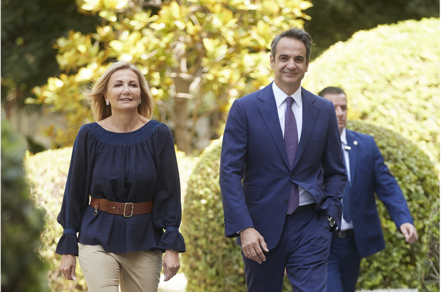 Η τρυφερή φωτογραφία και οι ευχές του Κυριάκου Μητσοτάκη στη σύζυγό του Μαρέβα για τα γενέθλιά της