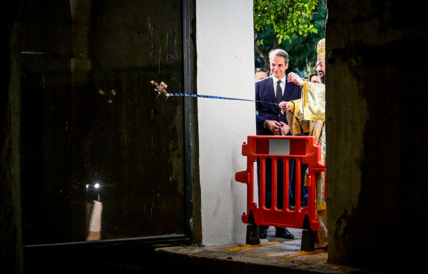 Στη Δεξαμενή για την κατάδυση του Τιμίου Σταυρού ο Μητσοτάκης: «Φάρος σταθερότητας η Ελλάδα»