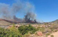 Κόλαση φωτιάς στην Κερατέα: Κάηκαν σπίτια, μηνύματα από το 112 - Δείτε βίντεο και φωτογραφίες