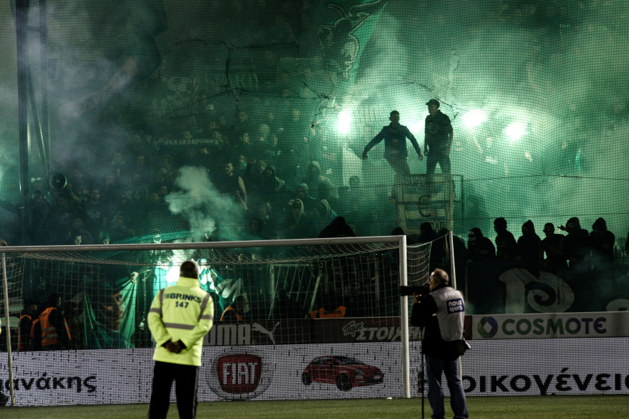 Γήπεδο Παναθηναϊκού: Συνελήφθη 49χρονος που έδωσε 2 φωτοβολίδες στον ανήλικο γιο του