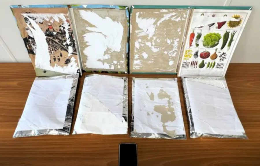 Συναγερμός στο «Ελευθέριος Βενιζέλος»: Έκρυψε 2,7 κιλά κοκαΐνης σε παιδικά βιβλία (βίντεο)