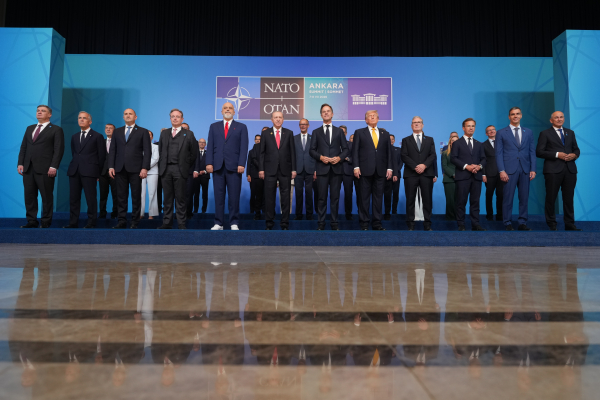 Έμποροι όπλων από την Ευρώπη και τις ΗΠΑ «έβγαλαν μαχαίρια»
