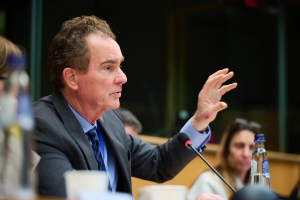 Νίκος Παπανδρέου: Η ΕΕ να δεχθεί τους Ουκρανούς πρόσφυγες που θα απελάσει ο Τραμπ