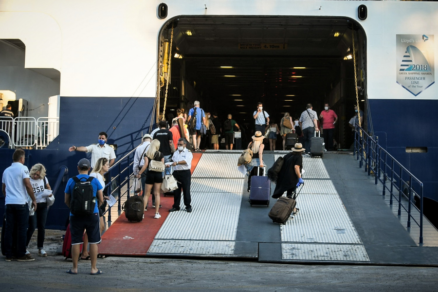 Κοινωνικός τουρισμός 2022: Τα καλά νέα και η «τιμωρία» των δικαιούχων με τα voucher του ΟΑΕΔ