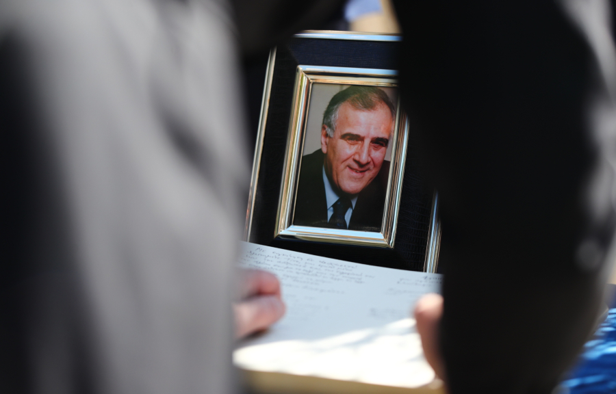 Τίτος Κομνηνός: Με συγκίνηση και πλήθος κόσμου η κηδεία