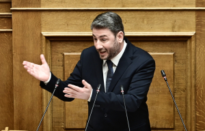 «Ο Ανδρουλάκης θα έπρεπε να είναι θυμωμένος με τον εαυτό του» λέει το Μαξίμου - «Πραγματικά... αποστομωτικό» απαντά το ΠΑΣΟΚ