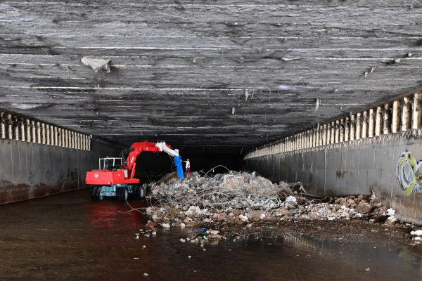 Τρεις λίμνες κάτω από τον Κηφισό, έχουν ακόμα και ψάρια - Ανησυχία για την έκταση της υποσκαφής