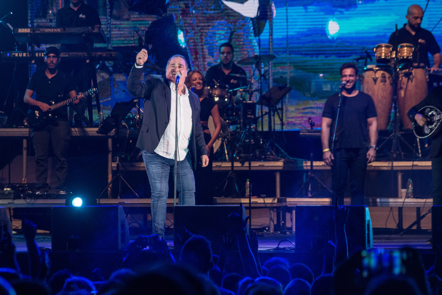 Βασίλης Καρράς: «Μα τι αγάπη; Ευχαριστώ τον ελληνικό λαό», το τελευταίο μήνυμα του άρχοντα της λαϊκής μουσικής