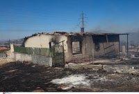 Live: Λεπτό προς λεπτό η φωτιά στη Βάρης - Κορωπίου, κάηκαν σπίτια και επιχειρήσεις - Εκκενώθηκαν σχολεία