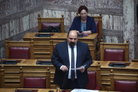 Τριαντόπουλος: Μια (μη) παραίτηση για να κατευναστεί η κοινωνική οργή
