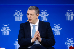 Τζιτζικώστας από Δελφούς: Τα αποθέματα σε αεροπορικά καύσιμα επαρκούν για 90 μέρες