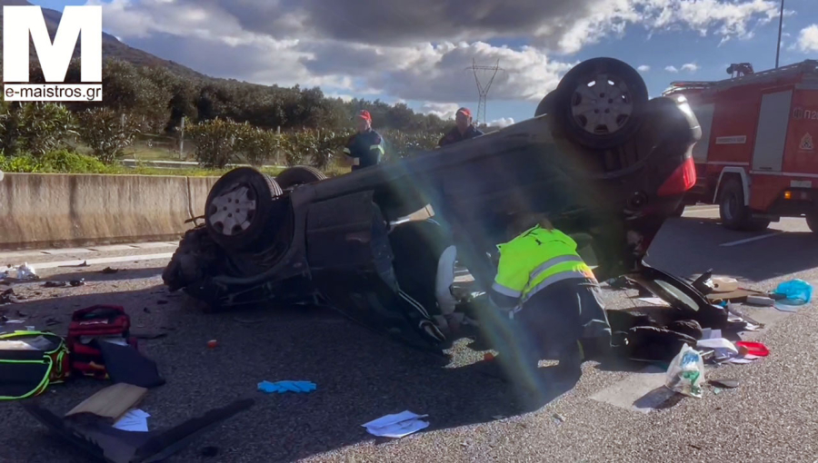 Τραγωδία στην Ιόνια Οδό: «Έσβησε» στην άσφαλτο αφού ανατράπηκε το ΙΧ του