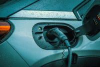 Τα plug-in υβριδικά μολύνουν σχεδόν όσο τα βενζινοκίνητα, νέα έκθεση