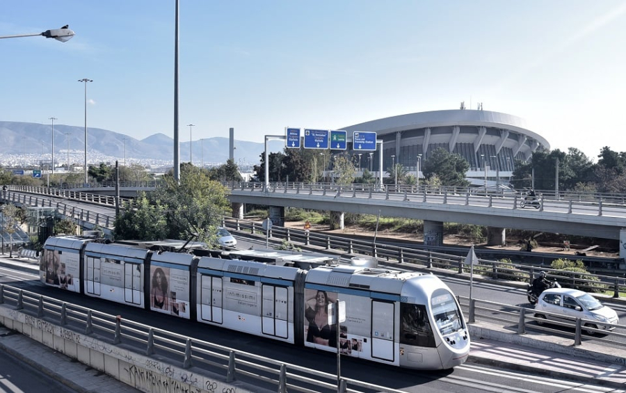 Πειραιάς: Σύγκρουση λεωφορείου με τραμ κοντά στο Καραϊσκάκη, πληροφορίες για τραυματίες