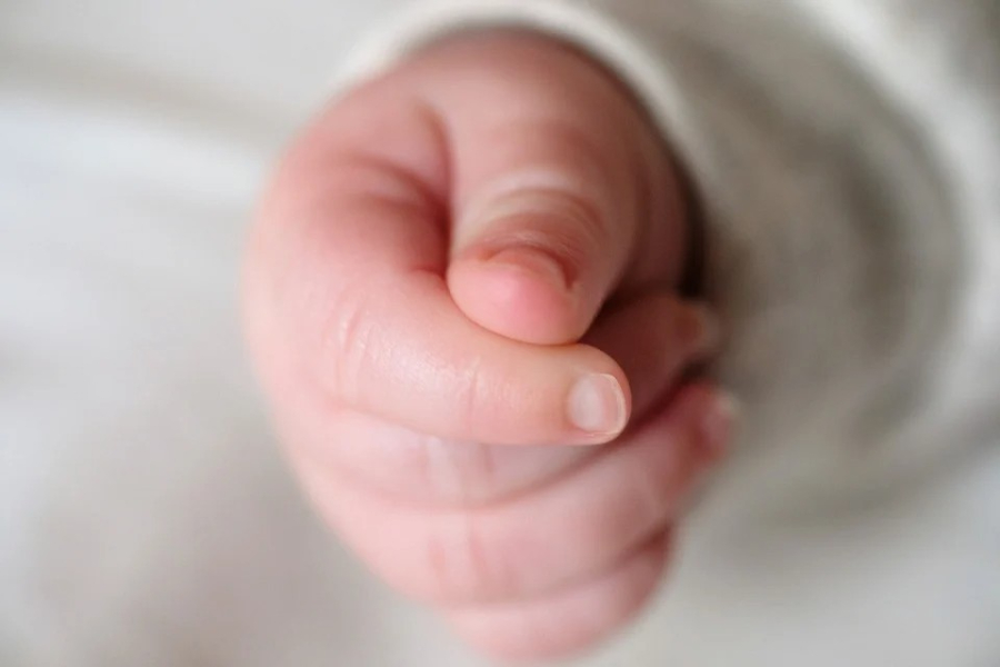 Σήμερα το «τελευταίο αντίο» στο βρέφος που πέθανε από ηλεκτροπληξία