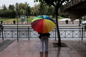 Με μπουφάν αλλά χωρίς ομπρέλα τη νέα εβδομάδα: Πέφτει η θερμοκρασία, συνεχίζεται η ανομβρία
